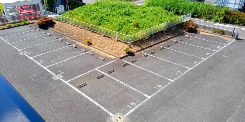 レオパレスひたち野 駐車場