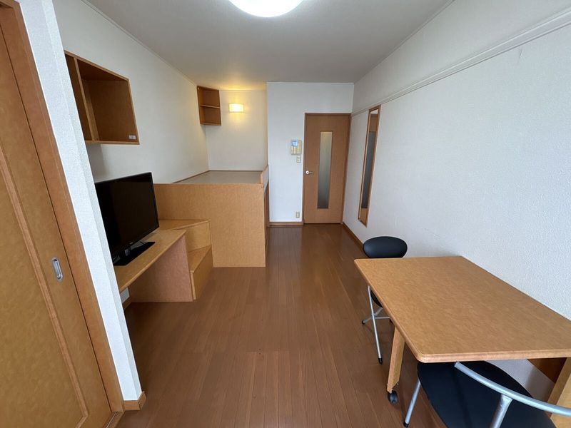 レオパレスエクシード塩浜 居間