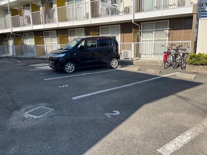 レオパレスクレール 駐車場