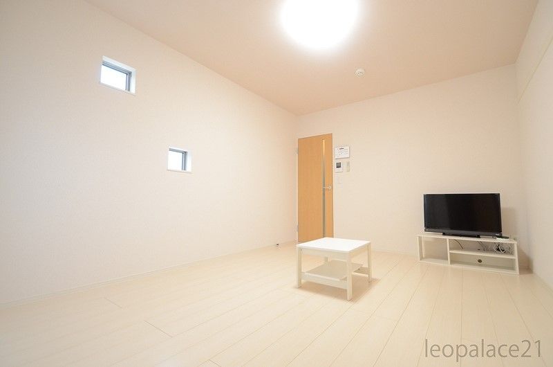 CLEINO Liracia Living room