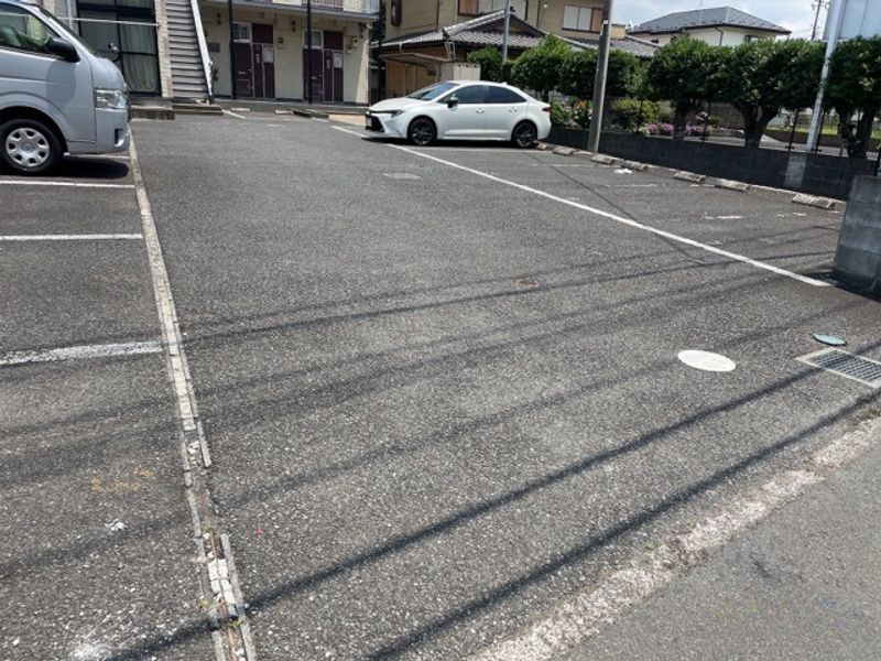 レオパレスシヴ 駐車場