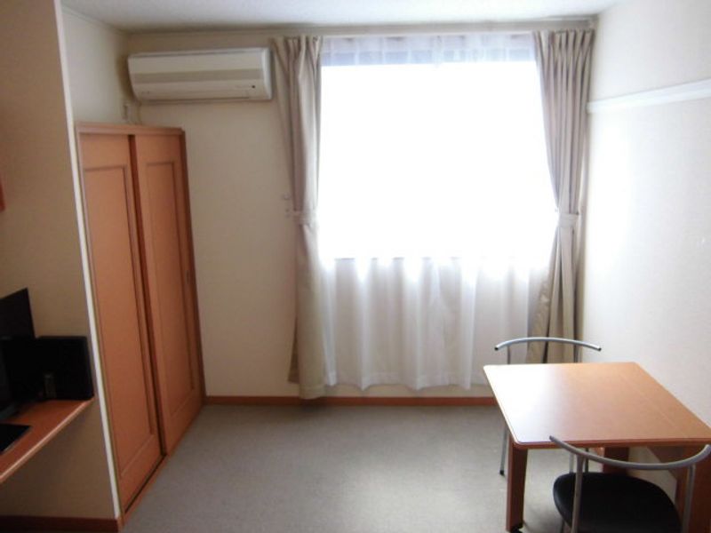レオパレス愛子　２００５ 居間