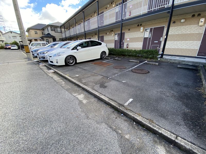 レオパレスＯＧＡＷＡ 駐車場