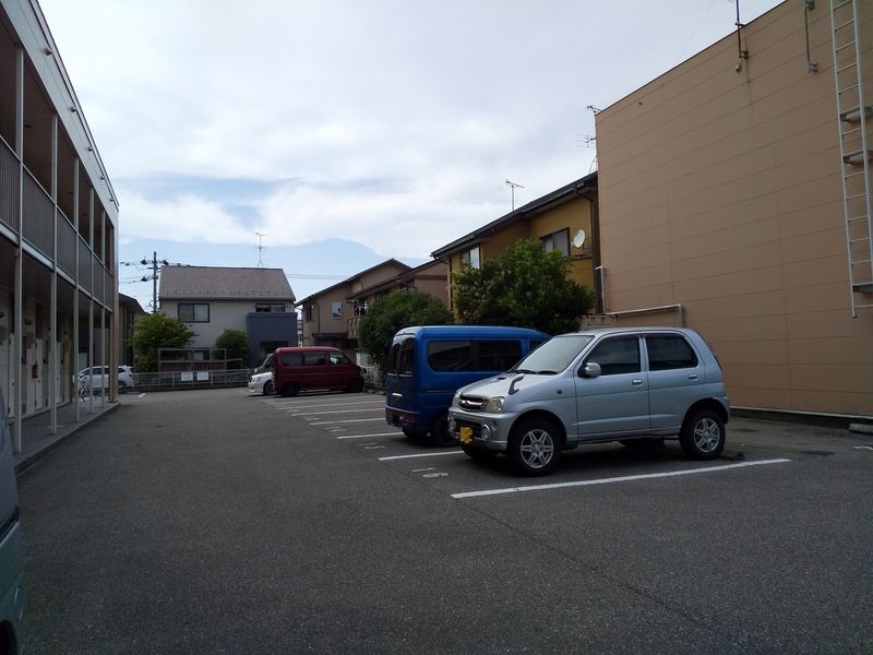 レオパレスプランドールⅠ 駐車場