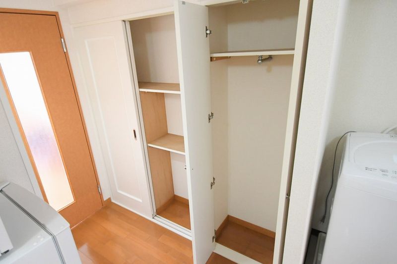 レオパレスＦｌａｔ新栄 収納
