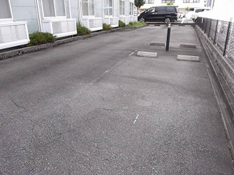 レオパレス葉月 駐車場