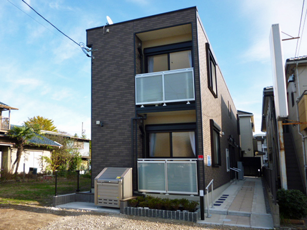 LEONEXT Plaza exterior