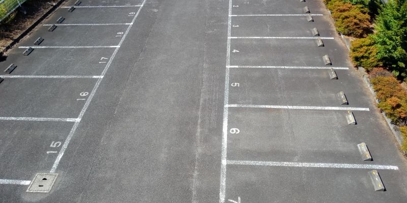レオパレスひたち野 駐車場