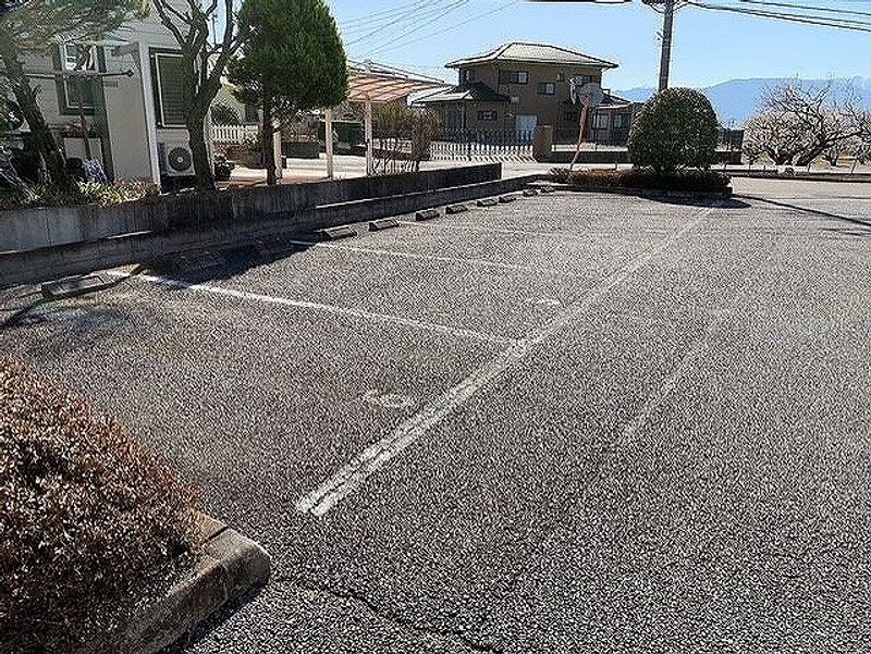 レオパレス築地 駐車場