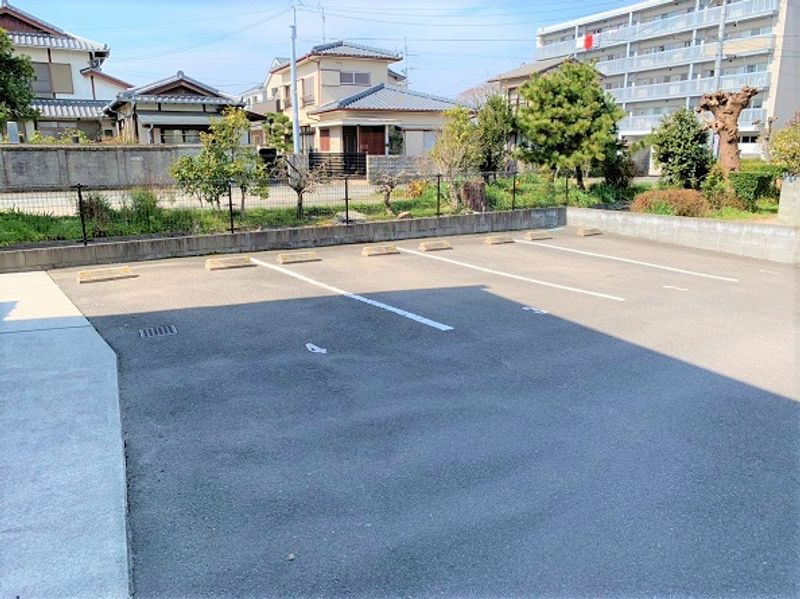 レオネクストそらまめⅡ 駐車場