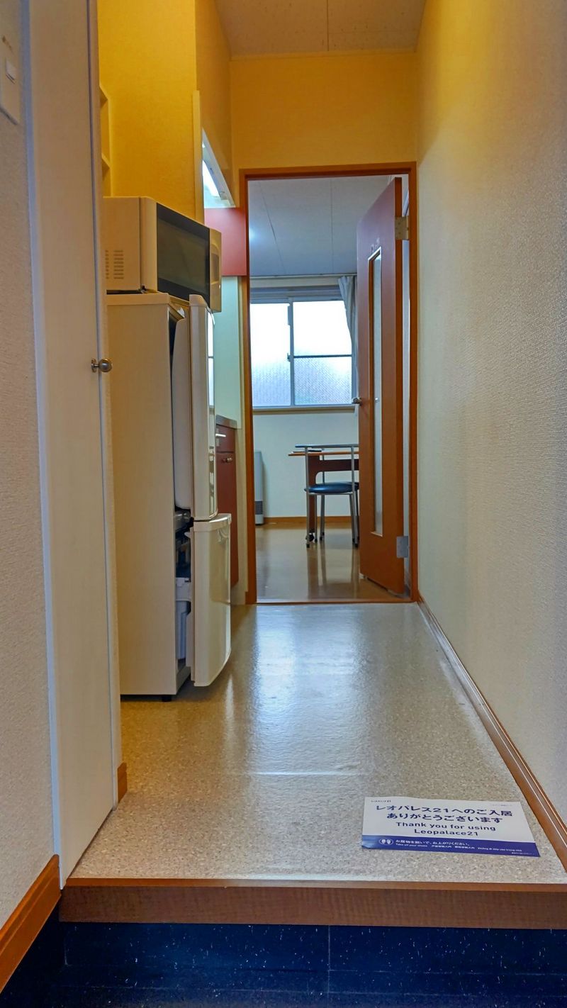 レオパレスオンフルール 玄関