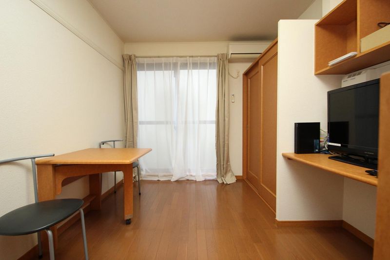 レオパレスウイング朝日ヶ丘 居間