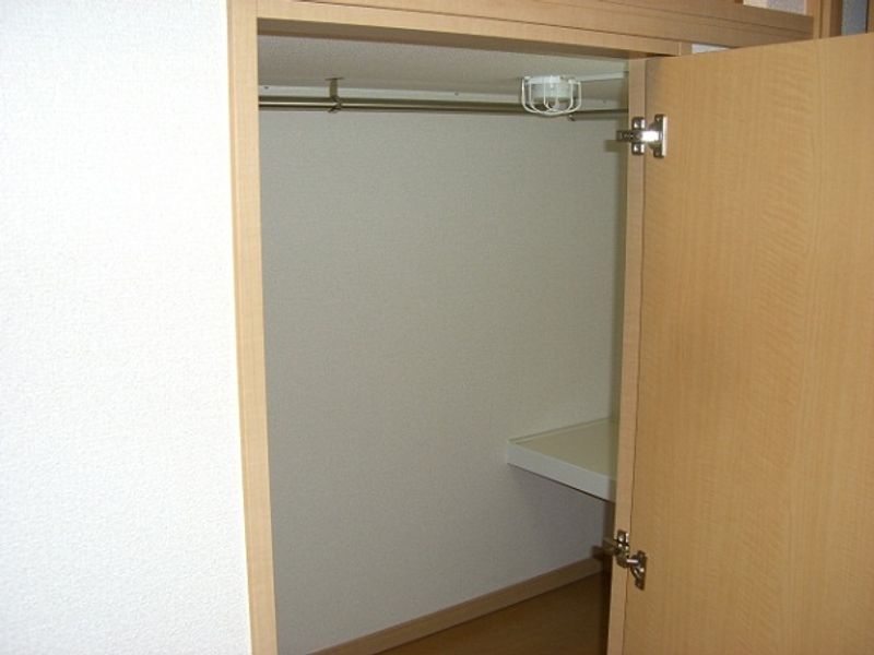 レオパレスオバタ　原町 収納
