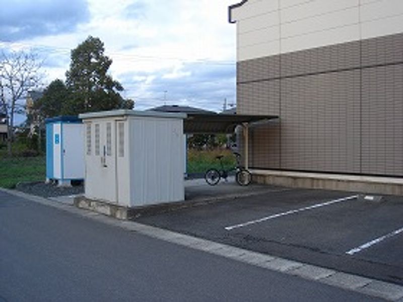 レオパレス大地 駐車場