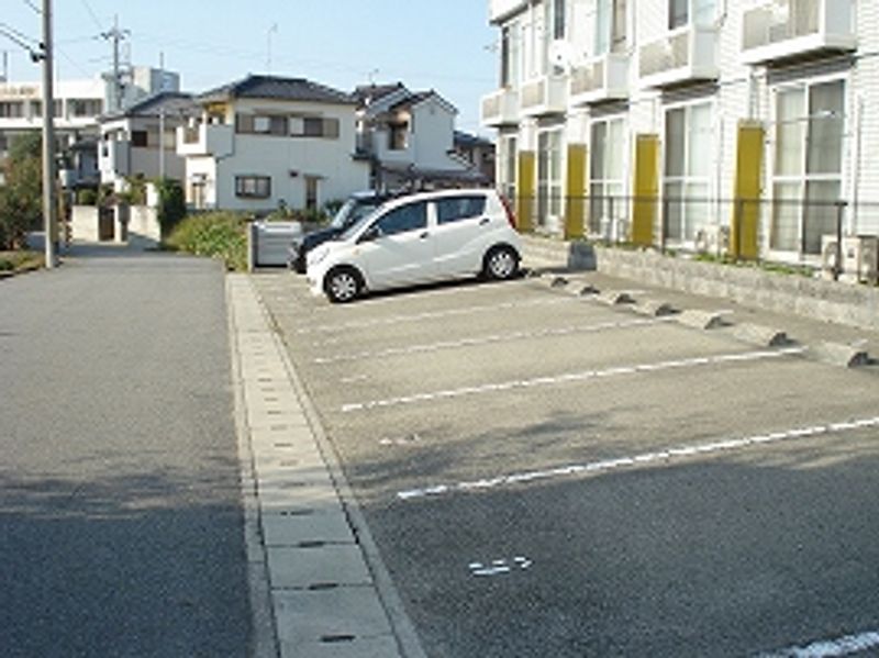 レオパレスコンフォートいなみ 駐車場