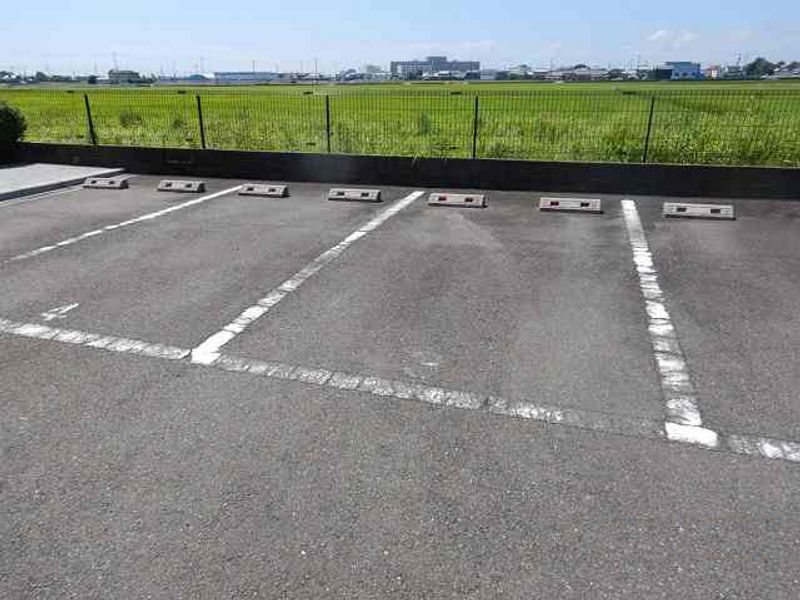 レオパレス花菜彩 駐車場