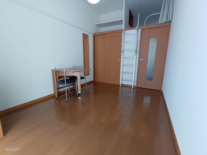 レオパレスフローリッシュ 寝室
