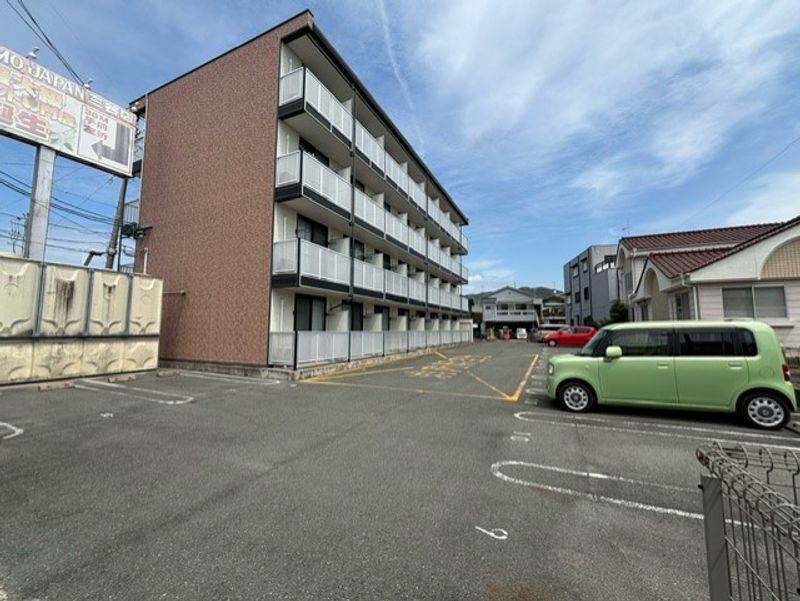 レオパレスＮＩＨＯ 駐車場
