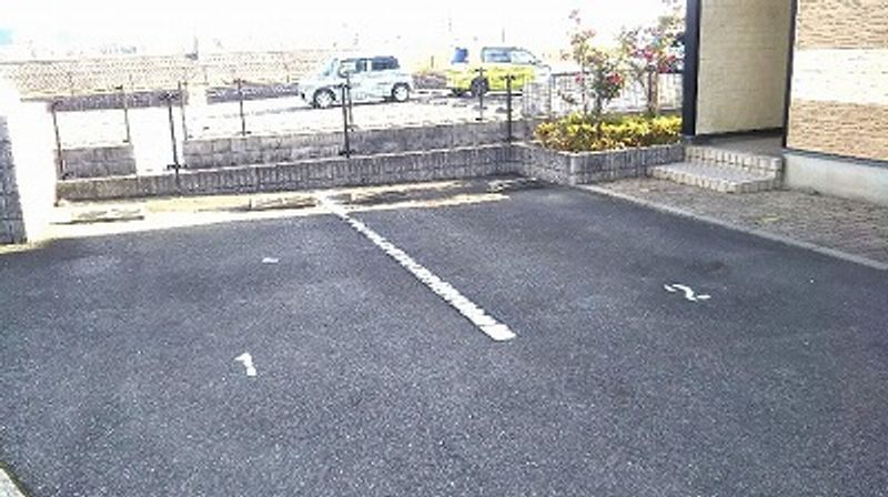 レオパレスＪＯＹ 駐車場