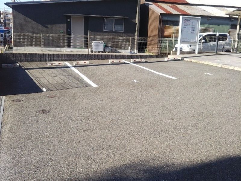 レオネクスト沖台 駐車場