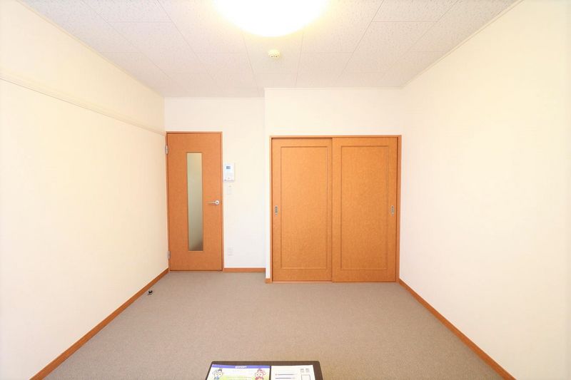 レオパレス平野 居間