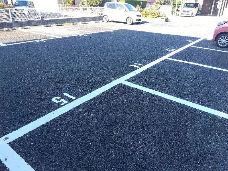 レオパレス錦 駐車場