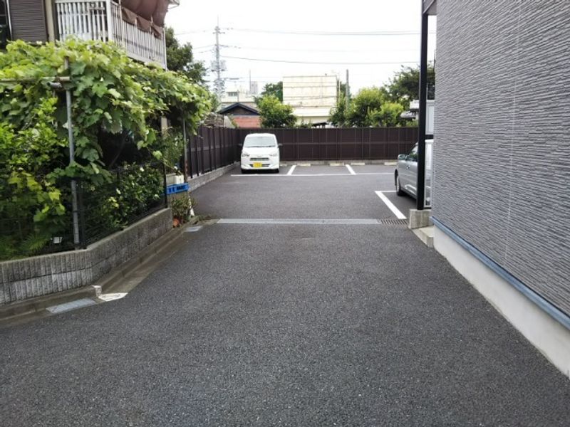 レオパレスアクロテリオン 駐車場