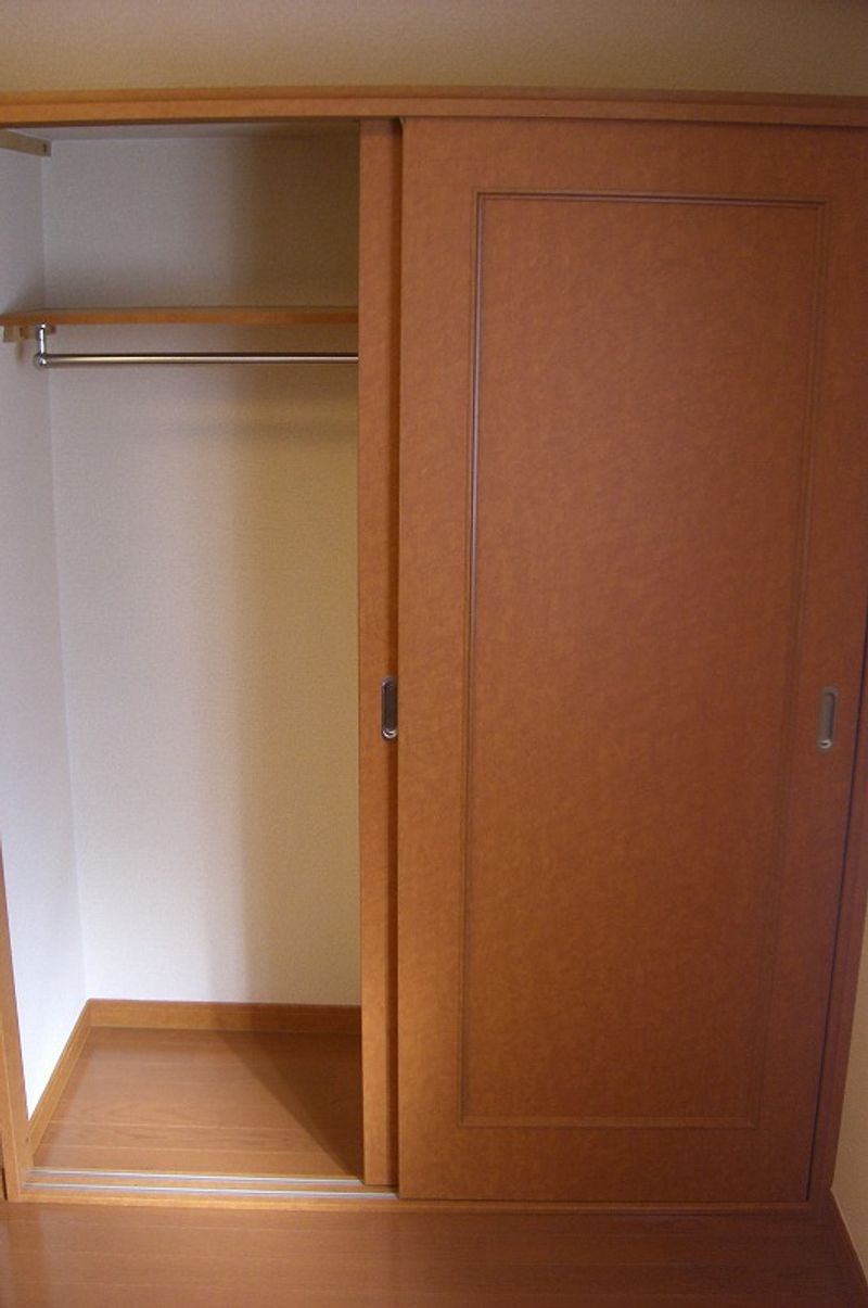 レオパレス二池 収納