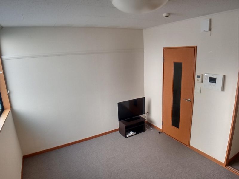 レオパレス長池 居間