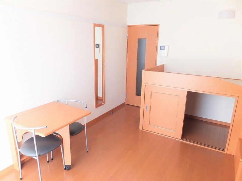 レオパレスボン　ボヤージュ 居間