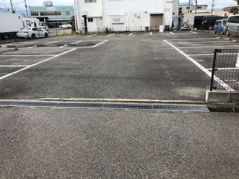 レオパレスサニープレイス甲府 駐車場