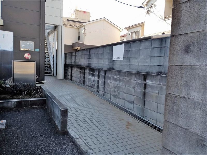 レオパレスプラム エントランス