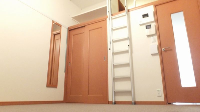 レオパレスプロミネンス 居間