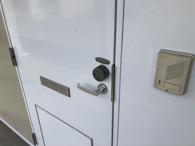レオパレス城内 玄関