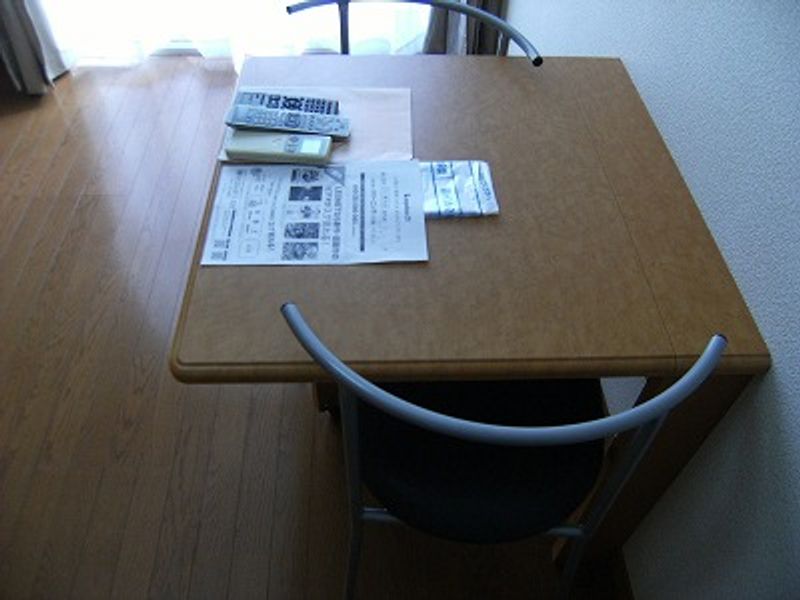 レオパレス若葉 居間