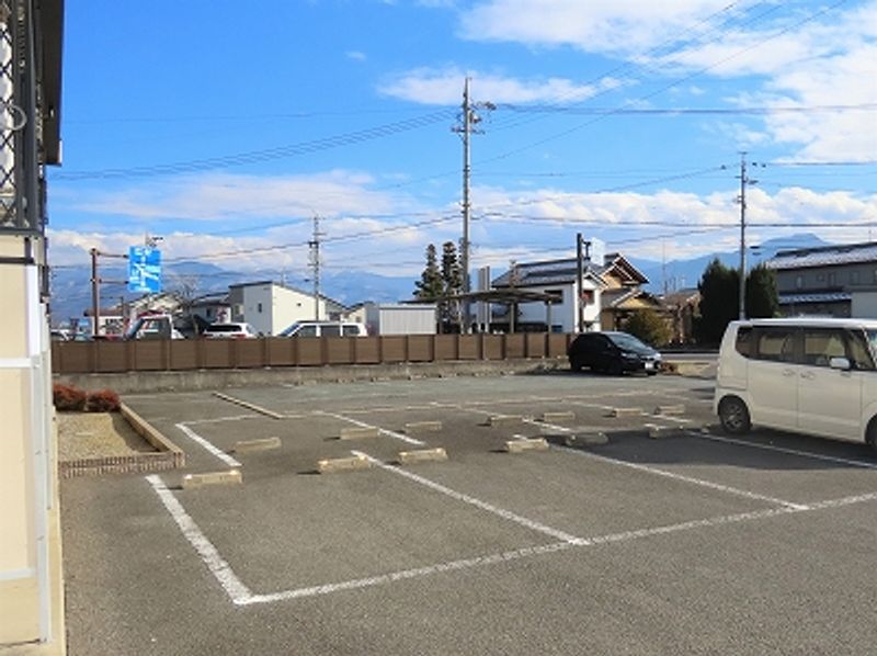 レオパレス中組 駐車場