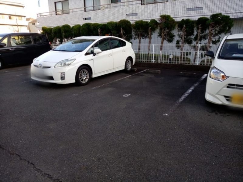 レオパレスパティオ富士見が丘 駐車場
