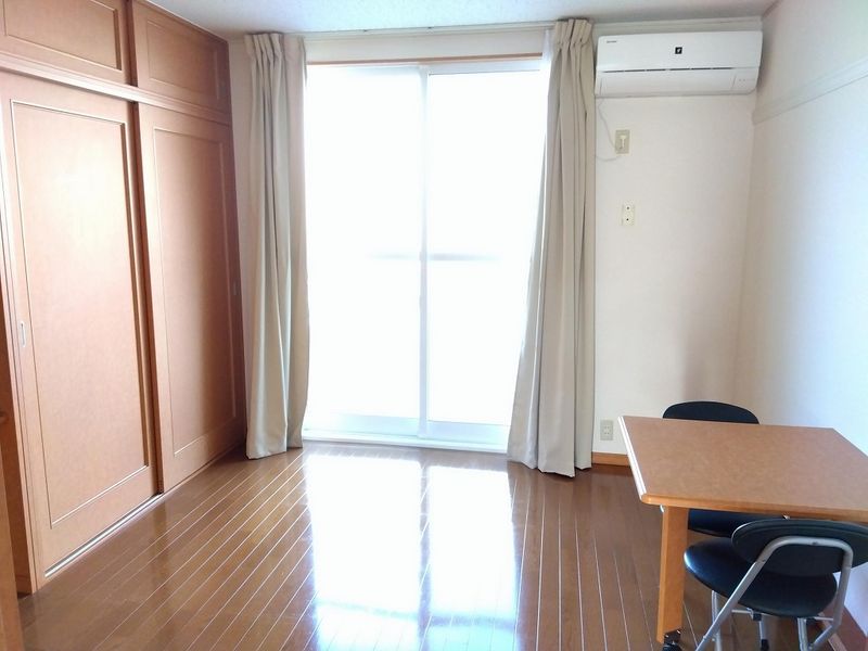 レオパレス川添 居間