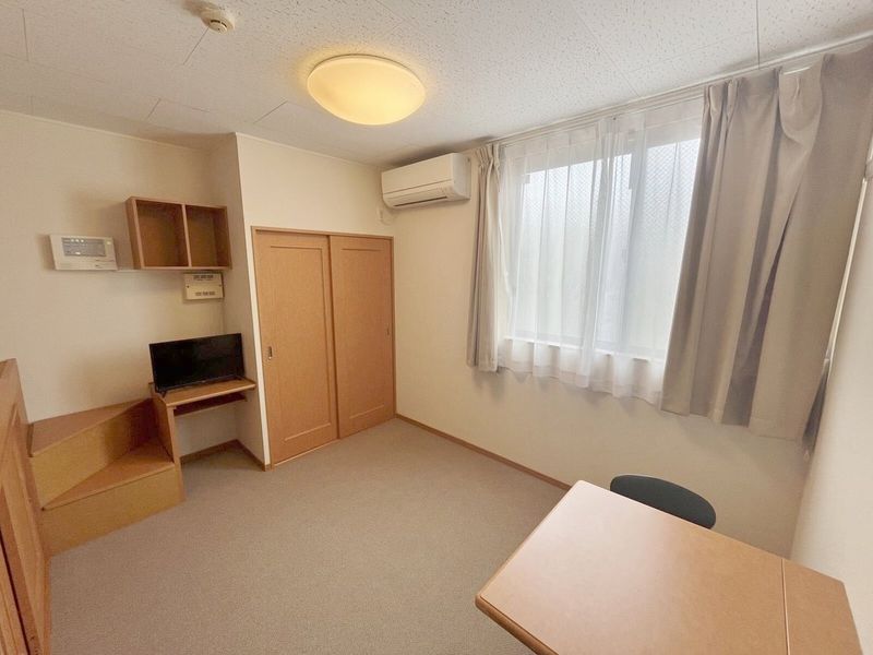 レオパレスラ　プランタン　Ⅱ 居間