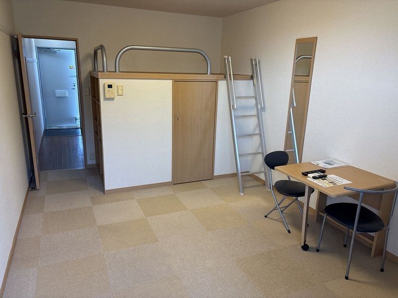レオパレスアゼリアパーク 居間