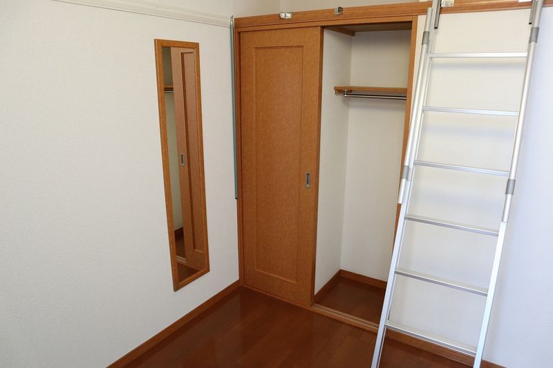 レオパレスＣｕｂｂｙ　篠ヶ瀬 収納