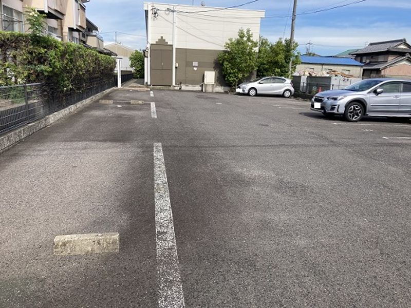 レオパレスファーシル 駐車場