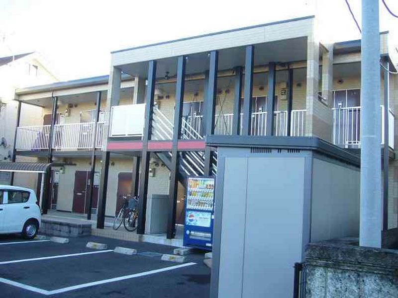レオパレスパインツリー 外観