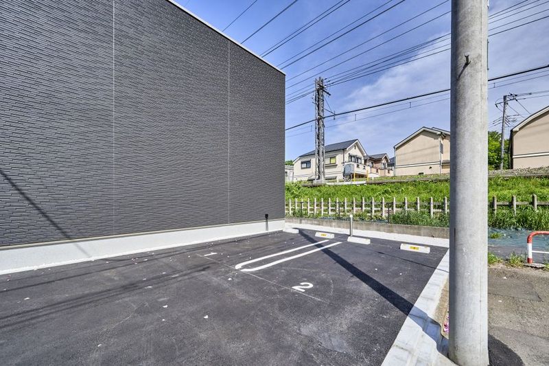 ArLk Au Soleil Parking lot