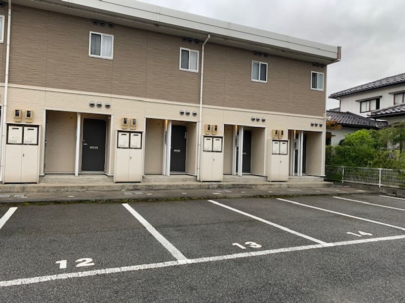 レオパレスＥＬＩＭＳ 駐車場
