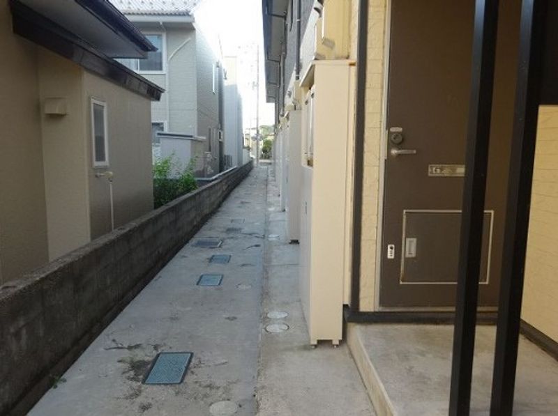 レオパレスシャルマン　ドミール エントランス