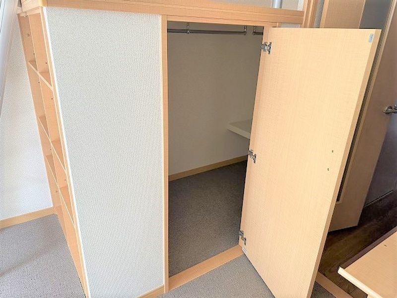 レオパレスカーネリアン片倉 収納