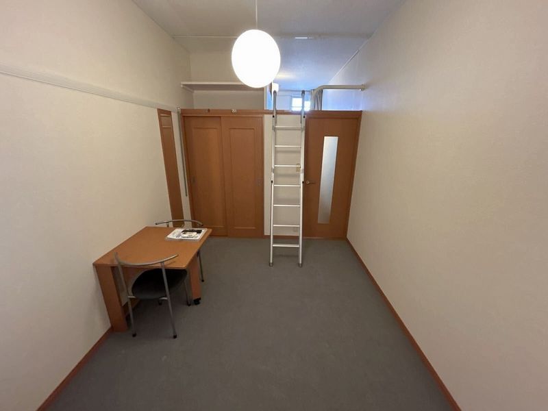 レオパレスグランプラス 居間