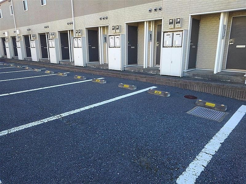 レオパレス英俊Ｄ 駐車場