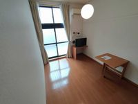 レオパレス小荷田２ 居間